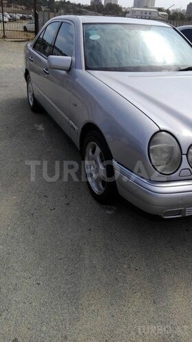 Mercedes E 220 1999, 349,000 km - 2.2 l - Bakı