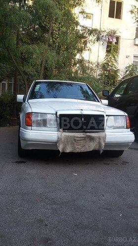 Mercedes E 200 1990, 300,000 km - 2.0 l - Bakı