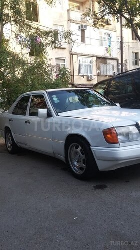Mercedes E 200 1990, 300,000 km - 2.0 l - Bakı