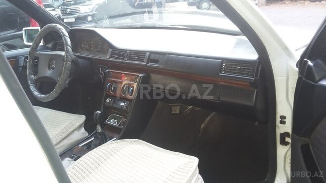 Mercedes E 200 1990, 300,000 km - 2.0 l - Bakı