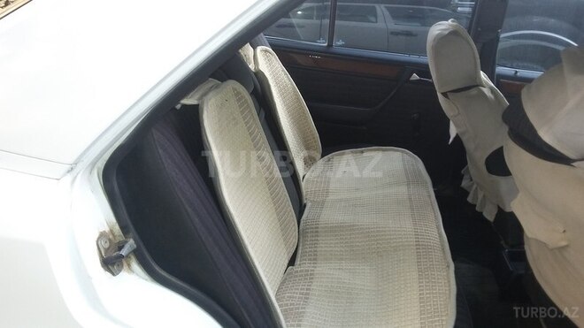 Mercedes E 200 1990, 300,000 km - 2.0 l - Bakı