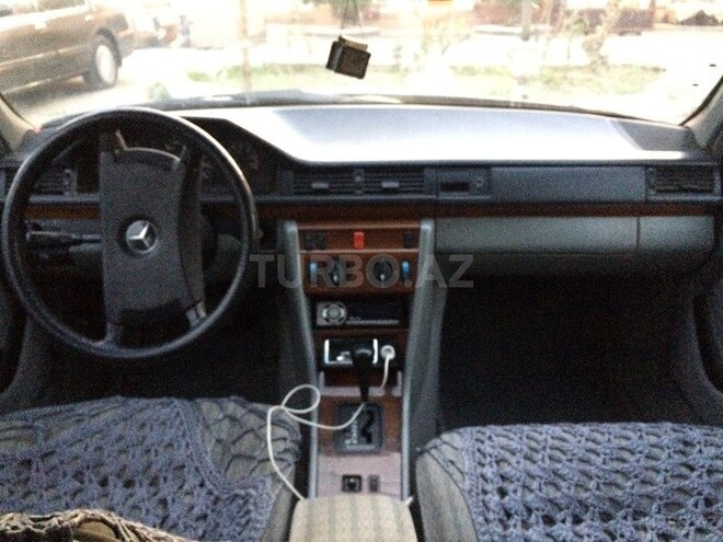 Mercedes E 200 1991, 300,000 km - 2.0 l - Bakı