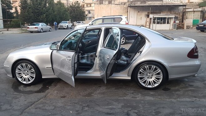 Mercedes E 270 2002, 246,000 km - 2.7 l - Bakı