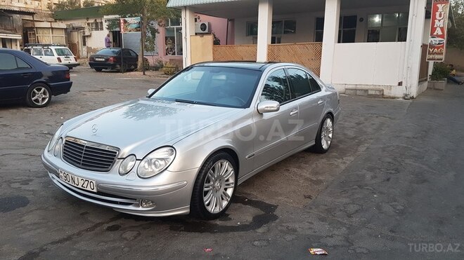 Mercedes E 270 2002, 246,000 km - 2.7 l - Bakı