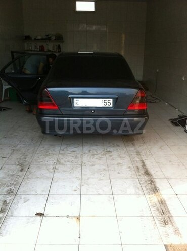 Mercedes C 220 1999, 240,000 km - 2.2 л - Bakı