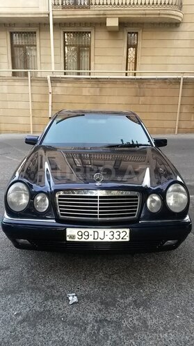 Mercedes E 240 1998, 298,000 km - 2.4 l - Bakı