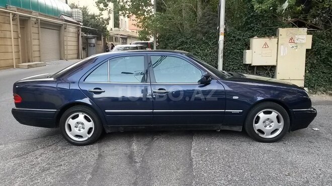 Mercedes E 240 1998, 298,000 km - 2.4 l - Bakı