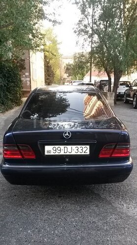 Mercedes E 240 1998, 298,000 km - 2.4 l - Bakı