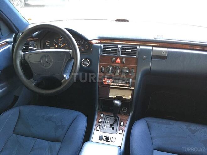 Mercedes E 230 1997, 220,000 km - 2.3 l - Bakı