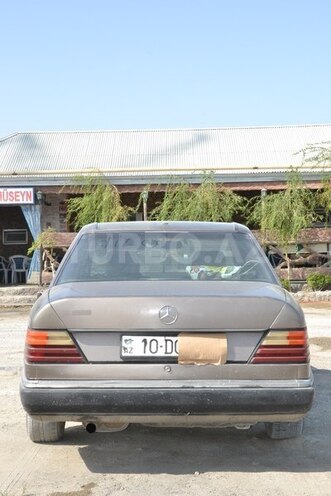 Mercedes E 260 1992, 676,000 km - 2.6 l - Bakı