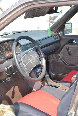 Mercedes E 260 1992, 676,000 km - 2.6 l - Bakı