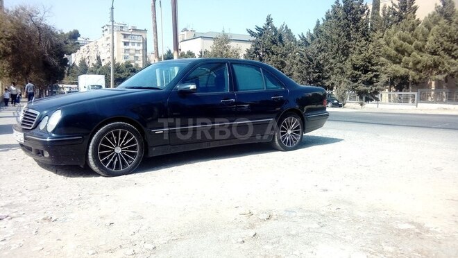 Mercedes E 200 2001, 220,880 km - 2.0 l - Bakı