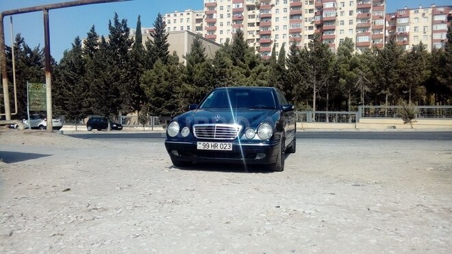Mercedes E 200 2001, 220,880 km - 2.0 l - Bakı