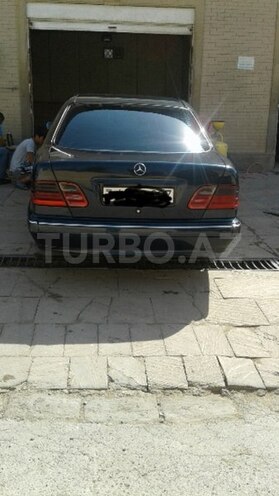 Mercedes E 270 2000, 326,550 km - 2.7 л - Bakı