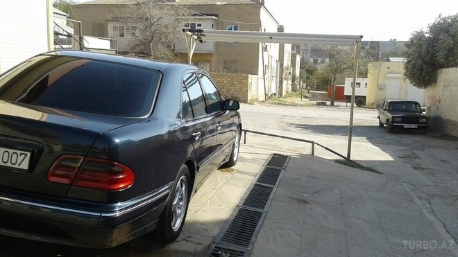 Mercedes E 270 2000, 326,550 km - 2.7 л - Bakı
