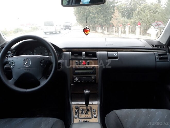 Mercedes E 220 2000, 281,000 km - 2.2 l - Göyçay