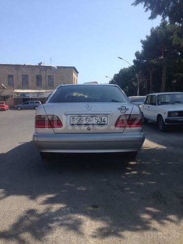 Mercedes E 200 2000, 283,901 km - 2.2 l - Bakı