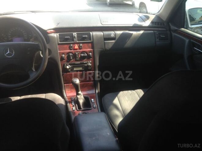 Mercedes E 200 2000, 283,901 km - 2.2 л - Bakı