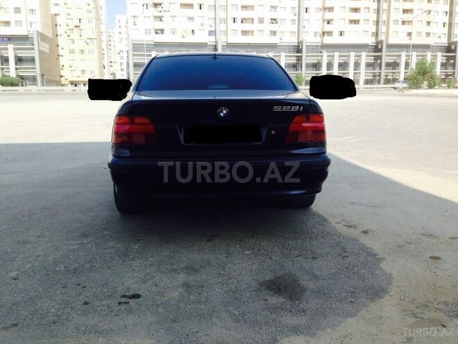 BMW 528 1999, 305,214 km - 2.8 л - Xırdalan