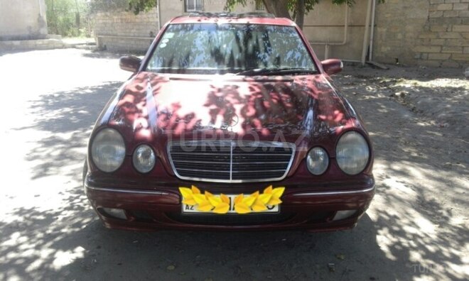 Mercedes E 220 2000, 243,000 km - 2.2 л - Bərdə