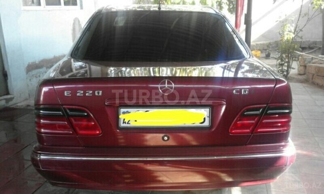 Mercedes E 220 2000, 243,000 km - 2.2 л - Bərdə