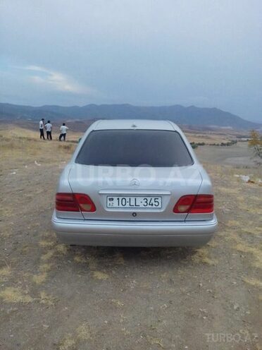 Mercedes E 230 1996, 290,000 km - 2.3 l - Bakı