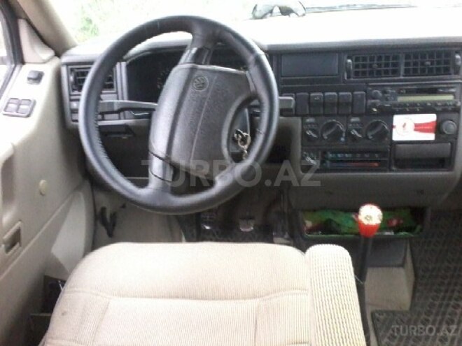 Volkswagen Caravelle 1995, 260,000 km - 2.4 л - Bakı