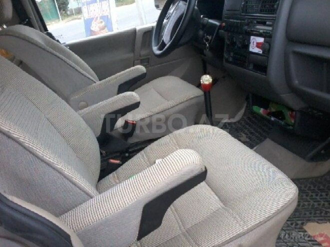 Volkswagen Caravelle 1995, 260,000 km - 2.4 л - Bakı