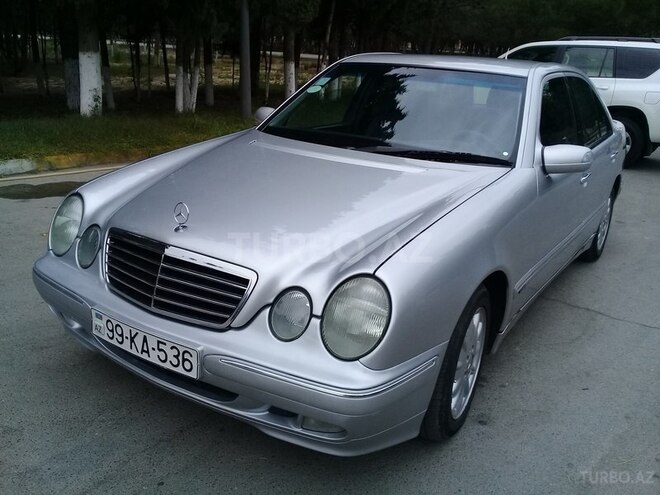 Mercedes E 220 2001, 293,000 km - 2.2 l - Bakı