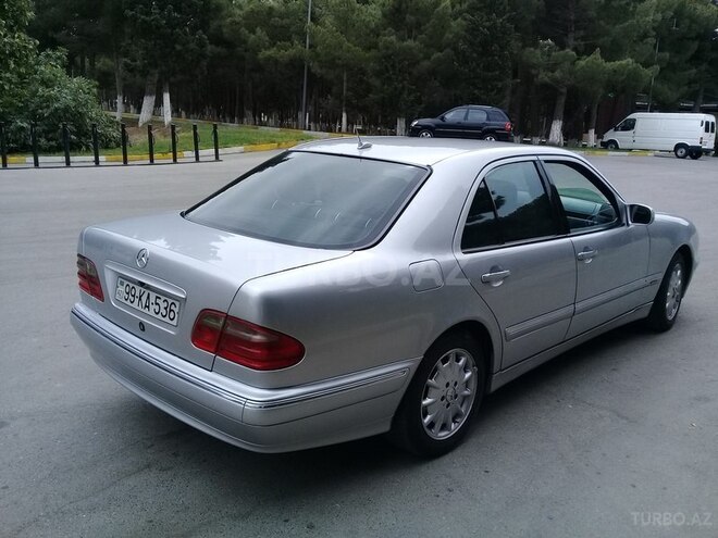 Mercedes E 220 2001, 293,000 km - 2.2 l - Bakı