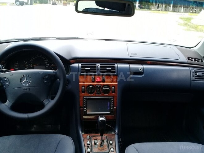 Mercedes E 220 2001, 293,000 km - 2.2 l - Bakı