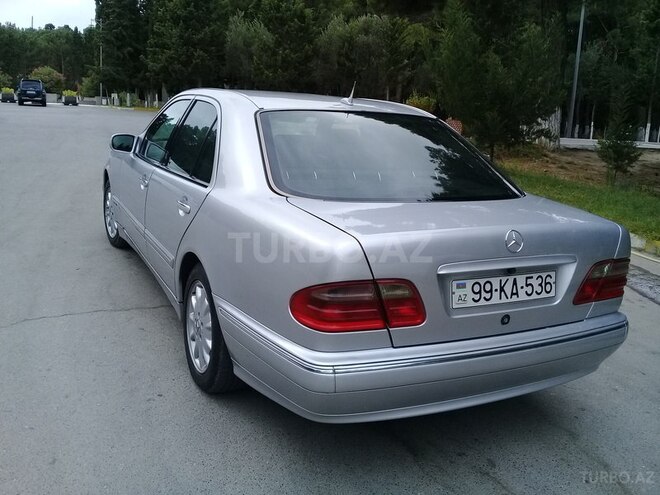 Mercedes E 220 2001, 293,000 km - 2.2 l - Bakı