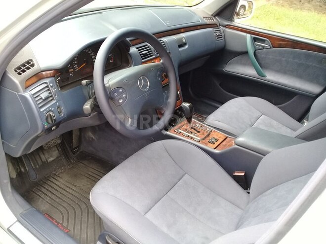 Mercedes E 220 2001, 293,000 km - 2.2 l - Bakı