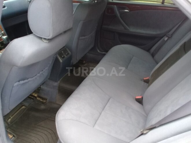 Mercedes E 220 2001, 293,000 km - 2.2 l - Bakı