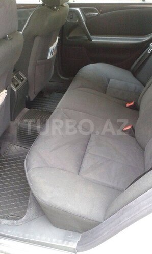 Mercedes E 200 1997, 339,900 km - 2.0 l - Naftalan