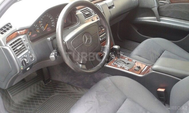 Mercedes E 200 1997, 339,900 km - 2.0 l - Naftalan