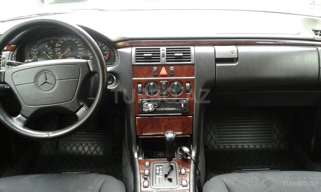 Mercedes E 200 1997, 339,900 km - 2.0 l - Naftalan