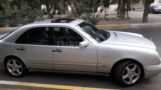 Mercedes E 240 1999, 320,000 km - 2.4 л - Sumqayıt