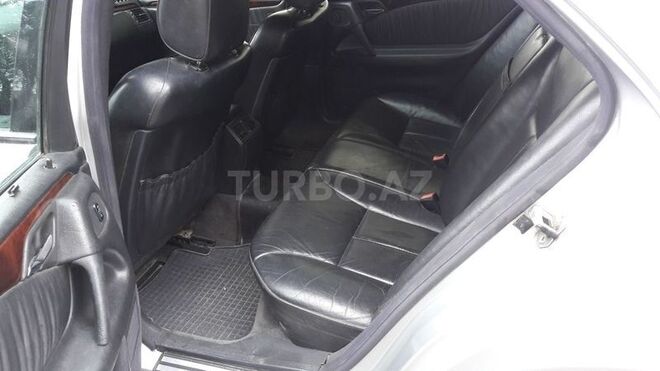 Mercedes E 240 1999, 320,000 km - 2.4 л - Sumqayıt