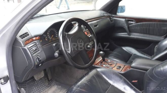 Mercedes E 240 1999, 320,000 km - 2.4 л - Sumqayıt