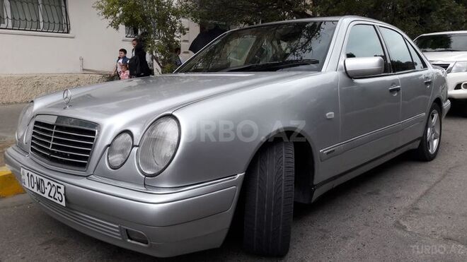 Mercedes E 240 1999, 320,000 km - 2.4 л - Sumqayıt