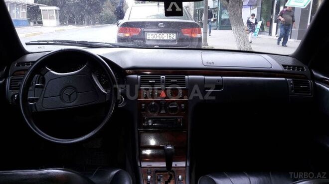 Mercedes E 240 1999, 320,000 km - 2.4 л - Sumqayıt