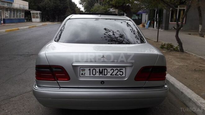 Mercedes E 240 1999, 320,000 km - 2.4 л - Sumqayıt