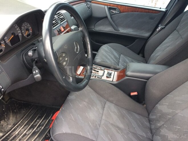 Mercedes E 240 2000, 199,200 km - 2.6 л - Bakı