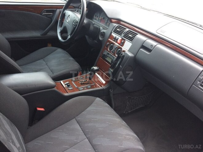 Mercedes E 240 2000, 199,200 km - 2.6 л - Bakı