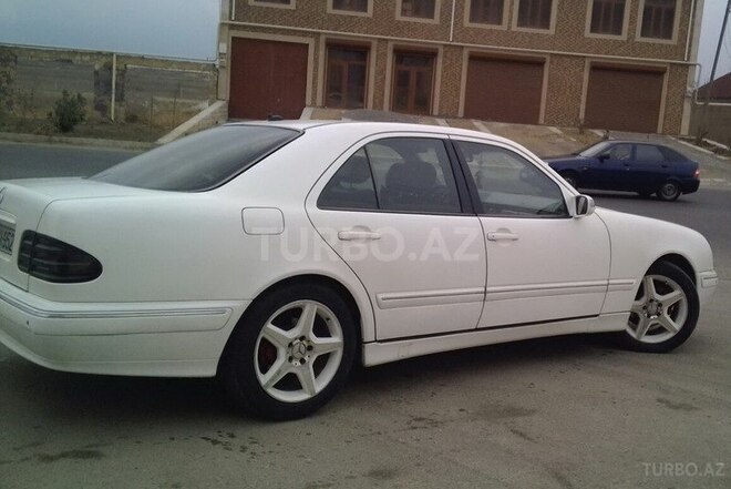 Mercedes E 220 2000, 200,000 km - 2.2 л - Bakı