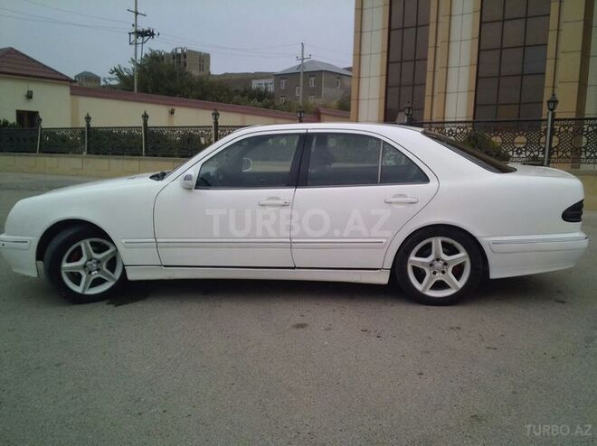 Mercedes E 220 2000, 200,000 km - 2.2 л - Bakı