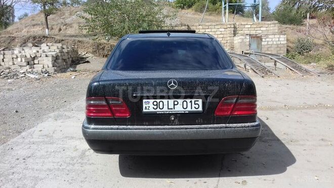 Mercedes E 240 1998, 285,000 km - 2.4 л - Tovuz