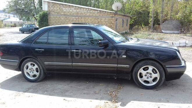Mercedes E 240 1998, 285,000 km - 2.4 л - Tovuz
