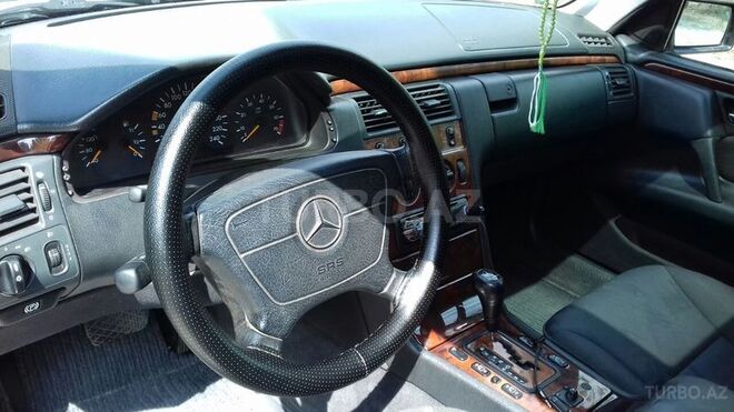 Mercedes E 240 1998, 285,000 km - 2.4 л - Tovuz